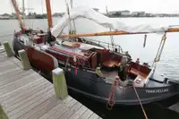 Баржа на продажу