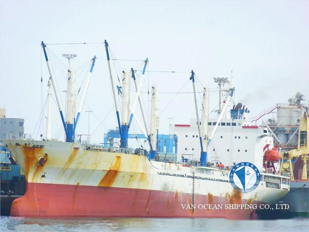 Рефрижераторное судно на продажу