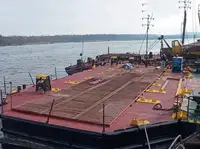 Баржа на продажу
