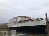 Паром на продажу