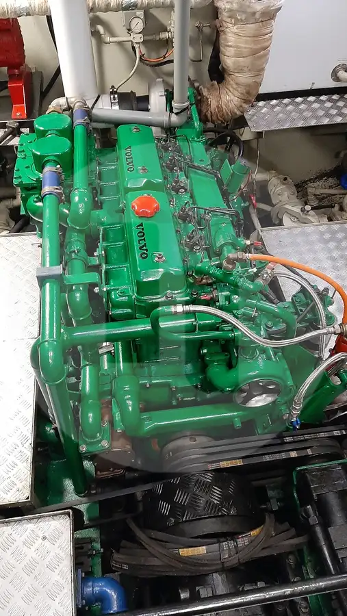 Судно для перевозки живой рыбы на продажу