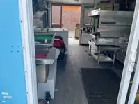 Катамаран на продажу