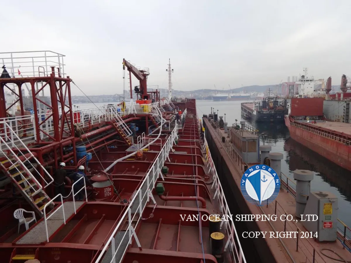 Нефтеналивной/химический танкер на продажу