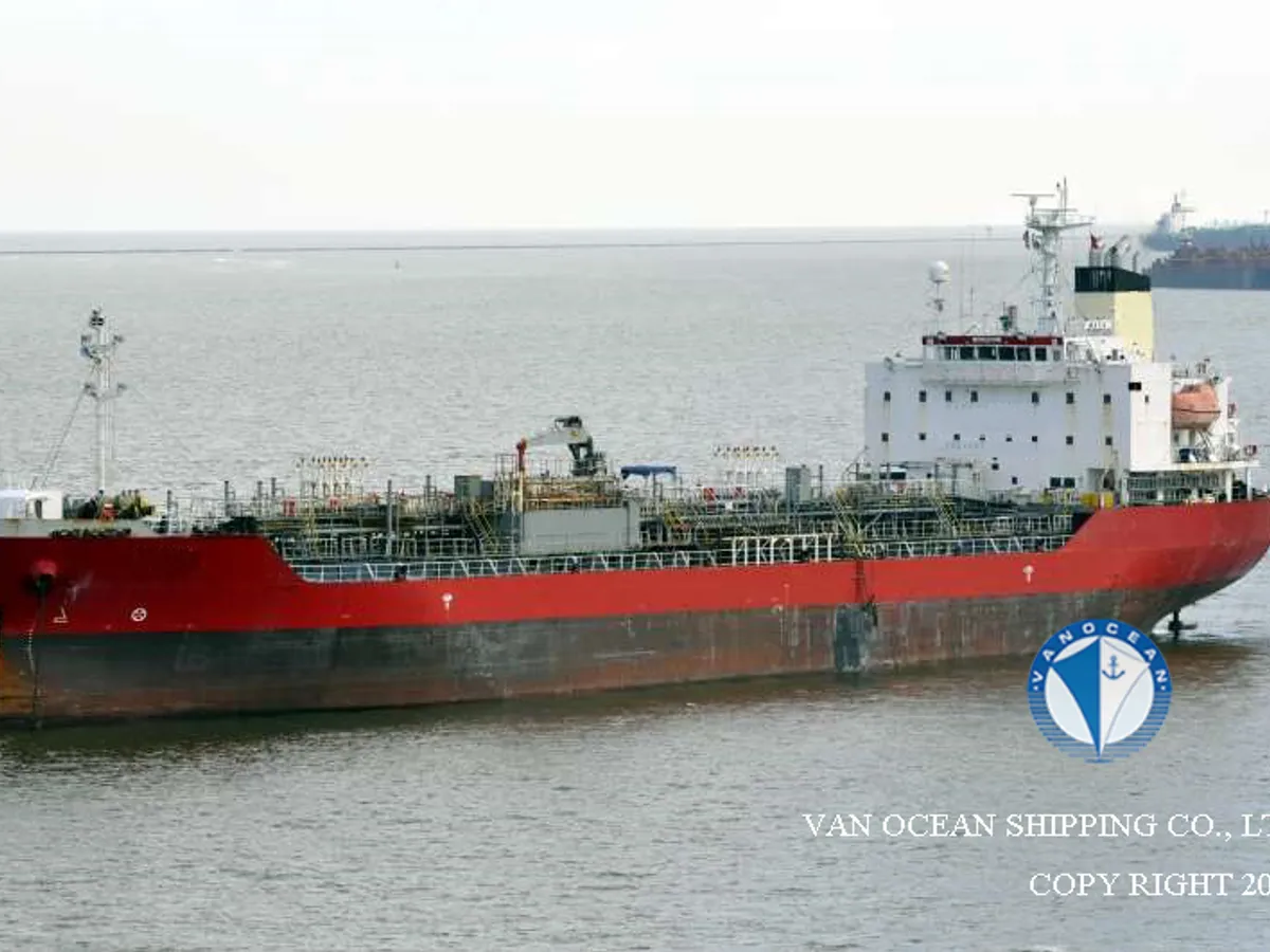 Нефтеналивной/химический танкер на продажу