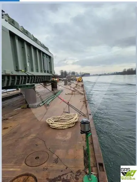 Баржа на продажу
