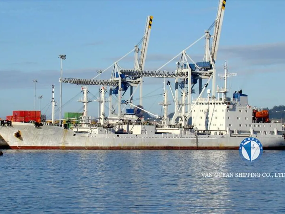 Рефрижераторное судно на продажу