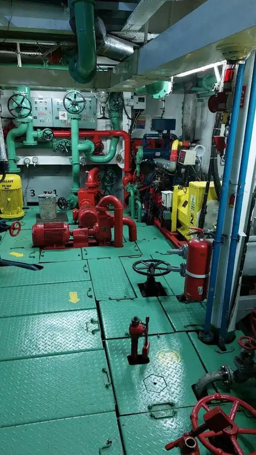 Нефтеналивной/химический танкер на продажу