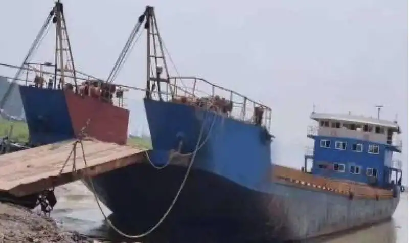 Баржа на продажу
