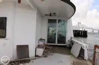Паром на продажу