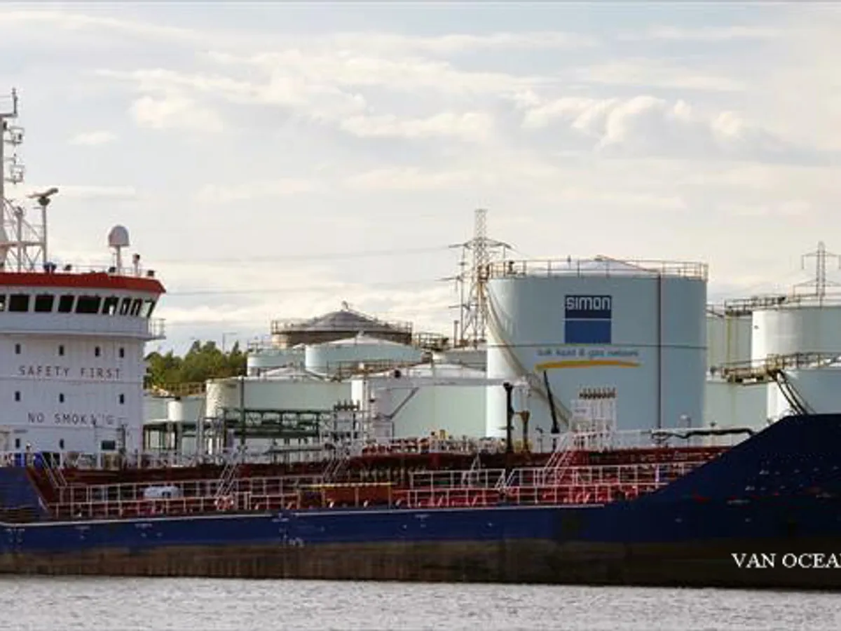 Нефтеналивной/химический танкер на продажу