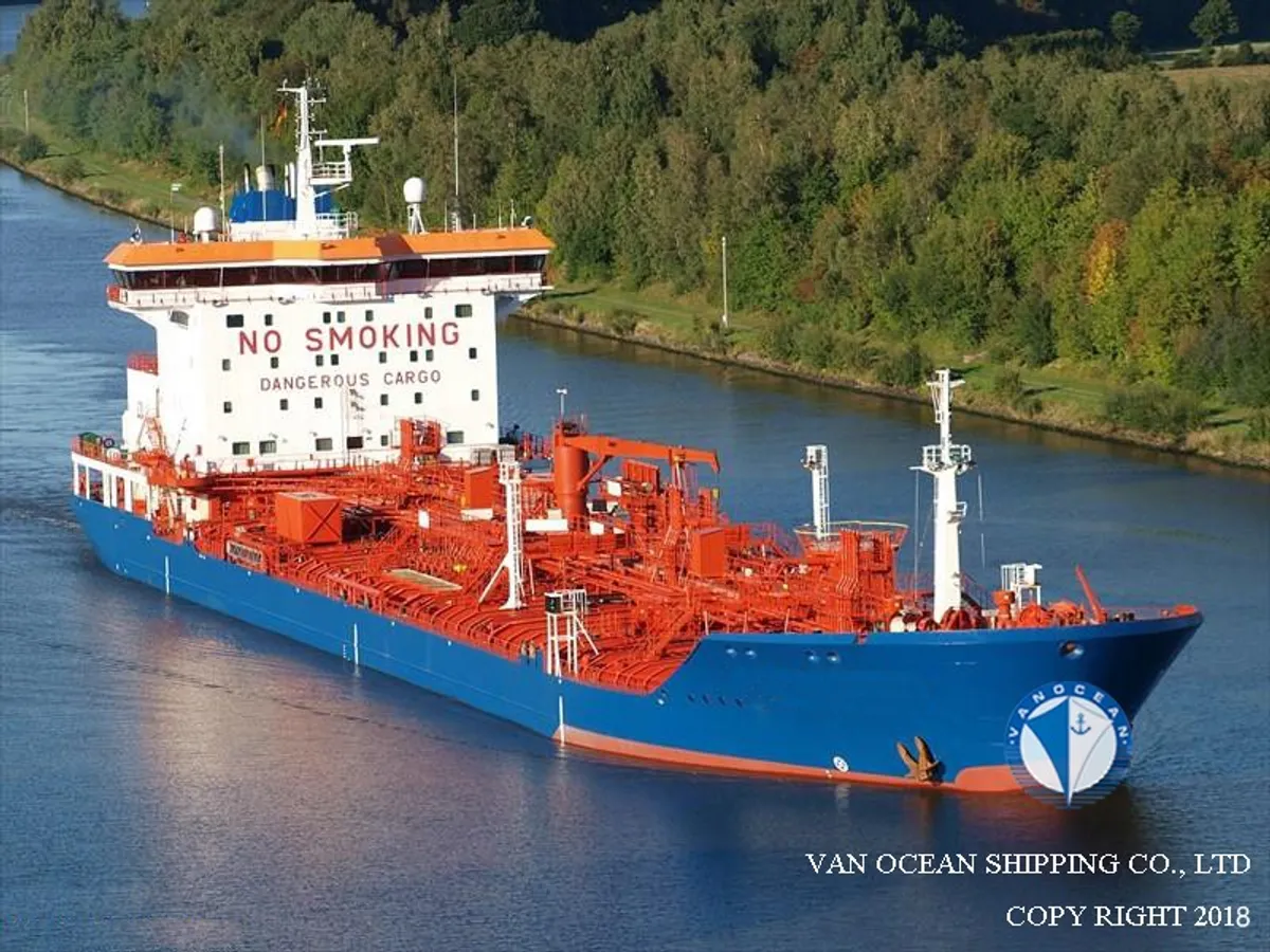 Нефтеналивной/химический танкер на продажу