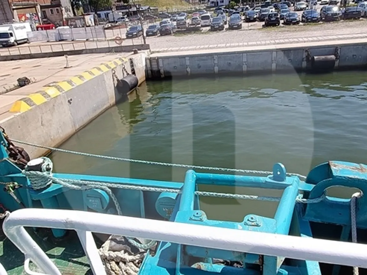 Судно с краном на продажу