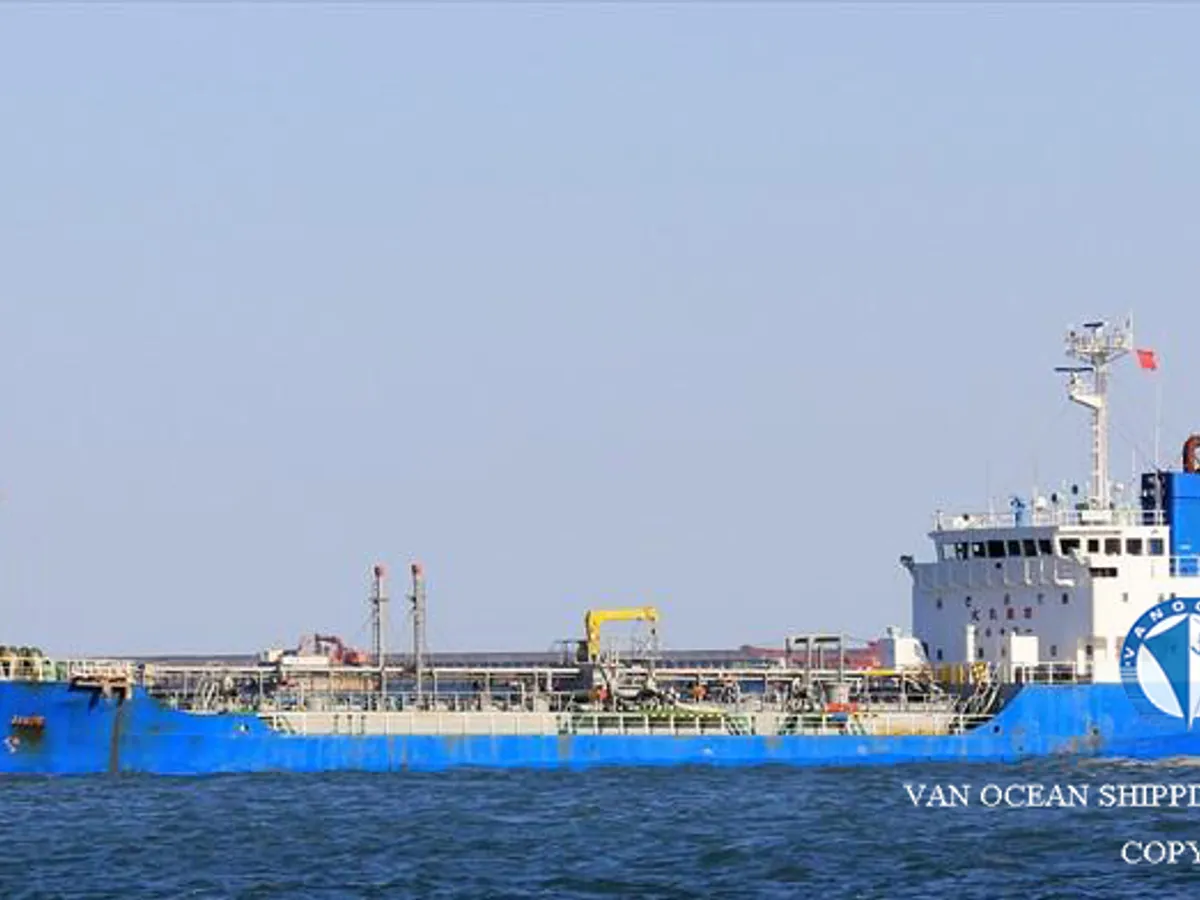Нефтеналивной/химический танкер на продажу