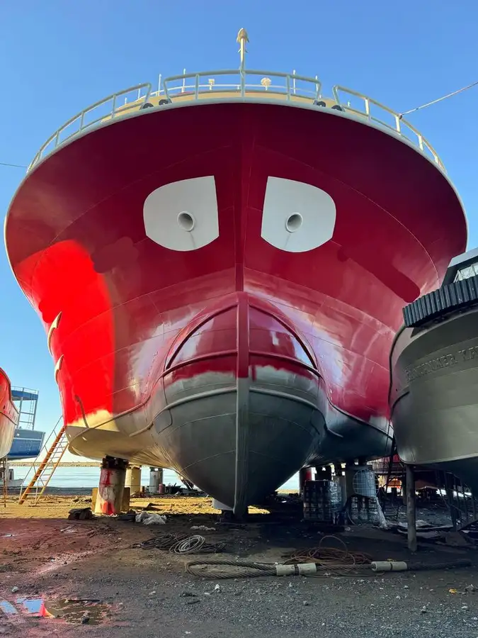 Рыболовный траулер продается