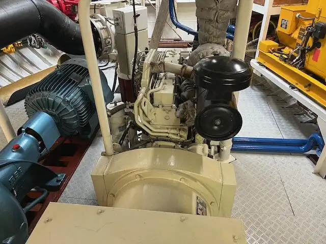 Рыболовный траулер продается