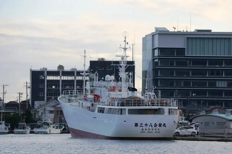 Рыболовный траулер продается