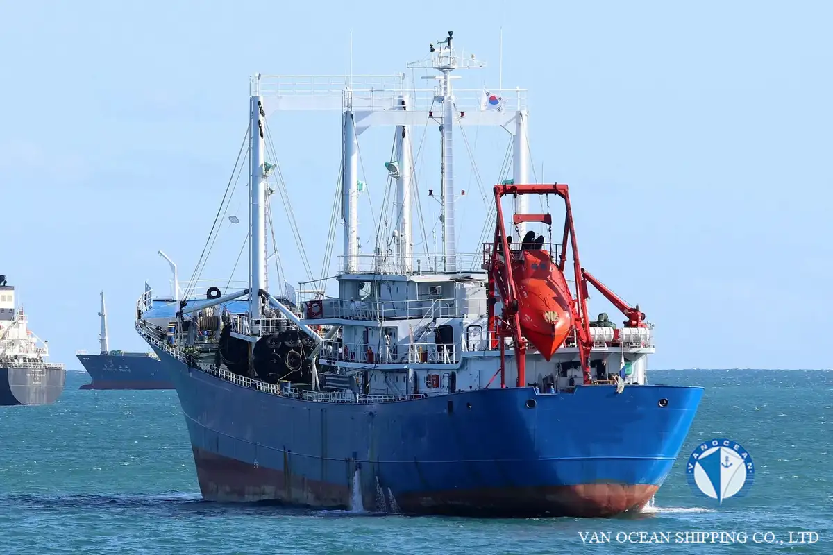 Рефрижераторное судно продается