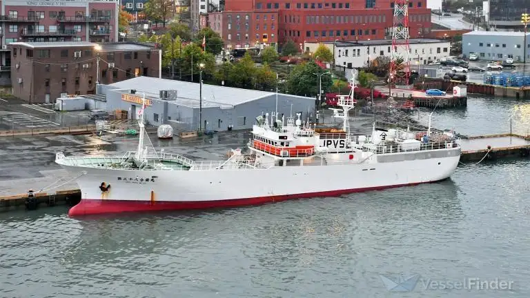 Рыболовный траулер продается