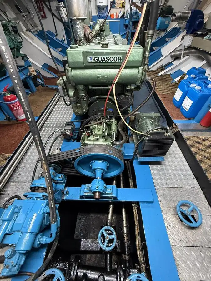 Рыболовный траулер продается