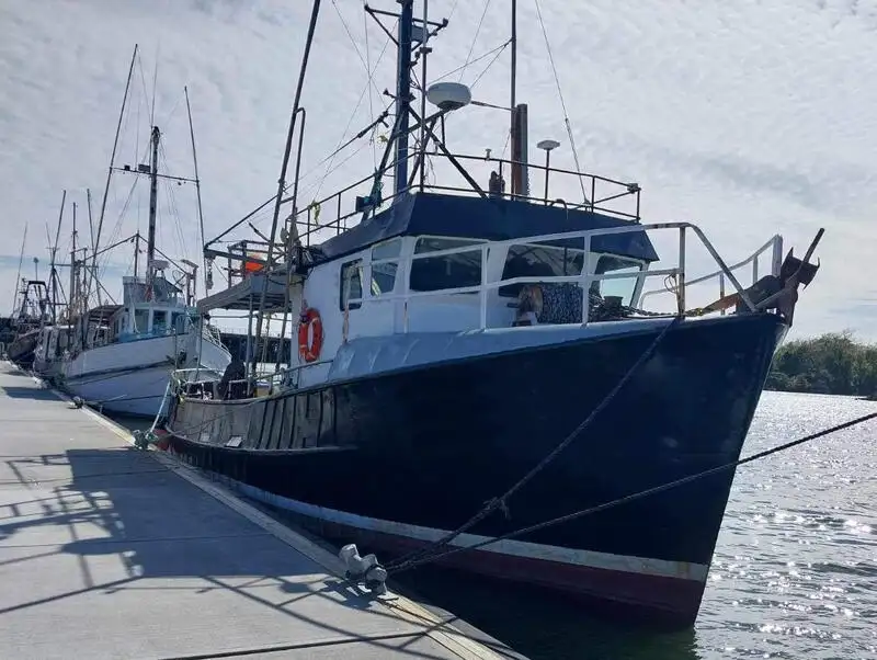 Ярусное судно продается