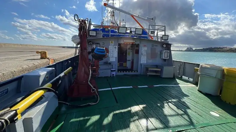 Катер с экипажем продается