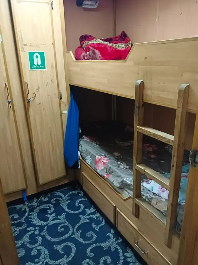 Катер с экипажем продается