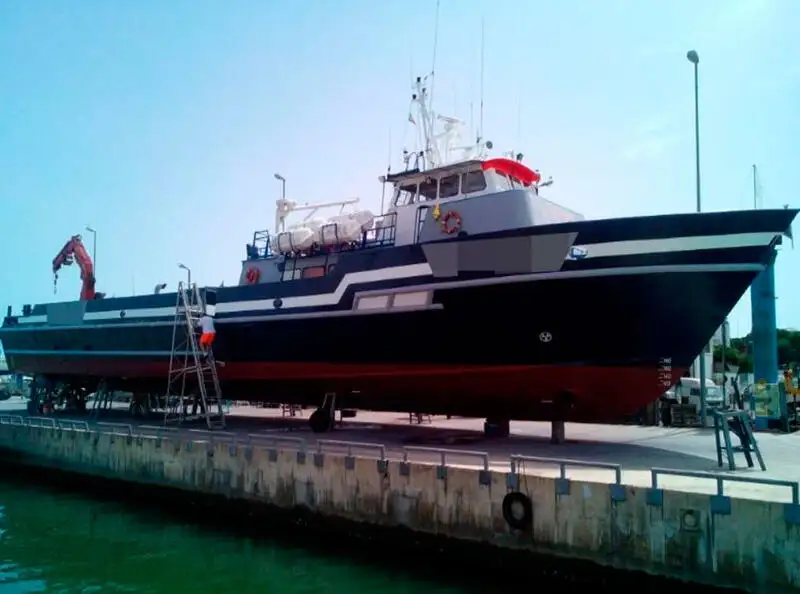 Катер с экипажем продается