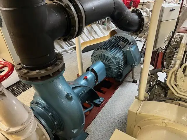 Рыболовный траулер продается