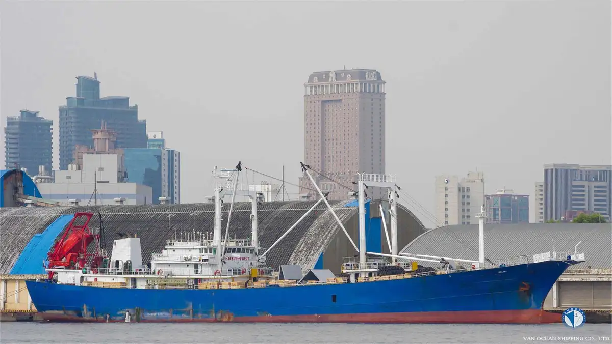 Рефрижераторное судно продается