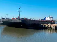 Буксир продается