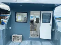 Катер с экипажем продается